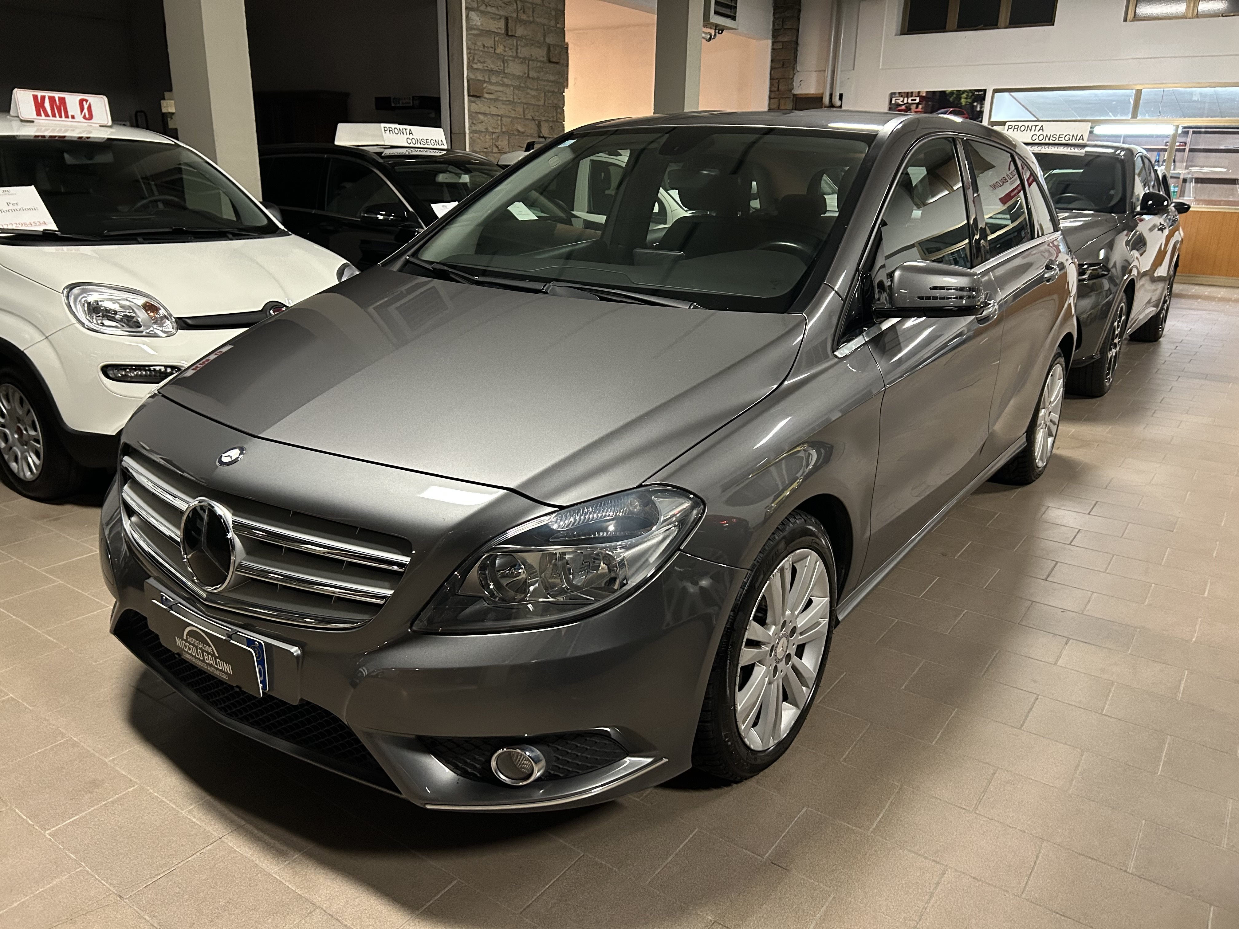 Foto Mercedes-Benz B180